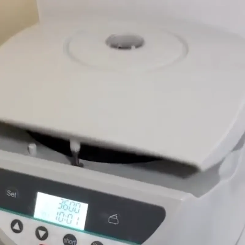 La centrifugeuse utilisée pour préparer le PRP